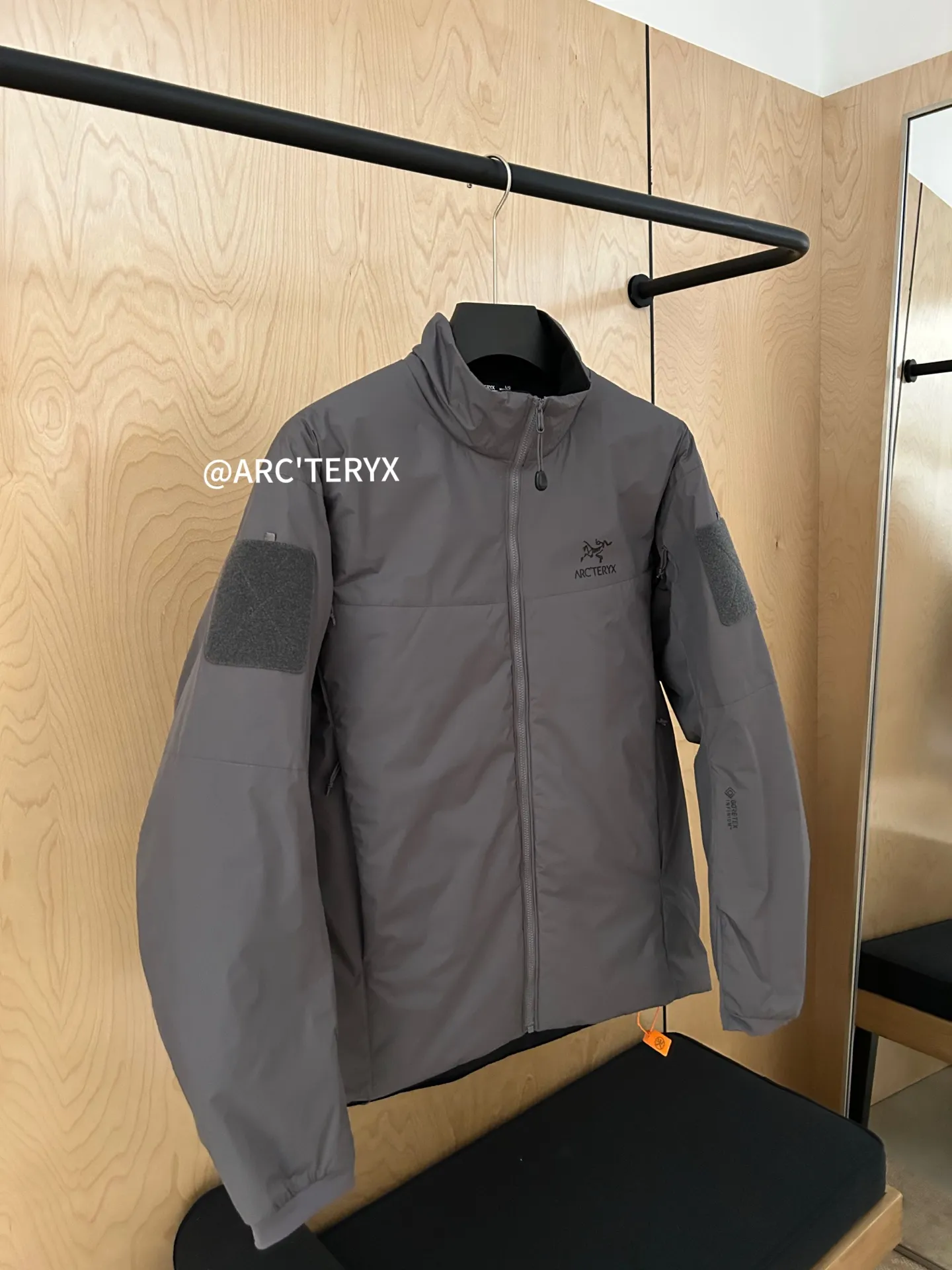 《 》 Arcteryx/ Leaf Cold wx Lt Gen 2 ! N WINDSTOPPER 2L ， Coreloft 100 ， 。 Cold WX Lt Series ， ， ， ！ ， 。 windstopper ,n Gossamera Fusion WS。 ， ： 1： WINDSTOPPER ， ， ， ， 。 Coreloft ， 。 。 2： 。 3： ， ， 。 4： ， ， 。 ， ， 。 1:1 ， ！ ， ！ ：Black Gray Size：S M L XL 2XL S M L XL 2XL ： 74 76 78 80 82 ： 52 54 55 57 58 ： 66 67 69 70 72 ： 122 126 130 134 138